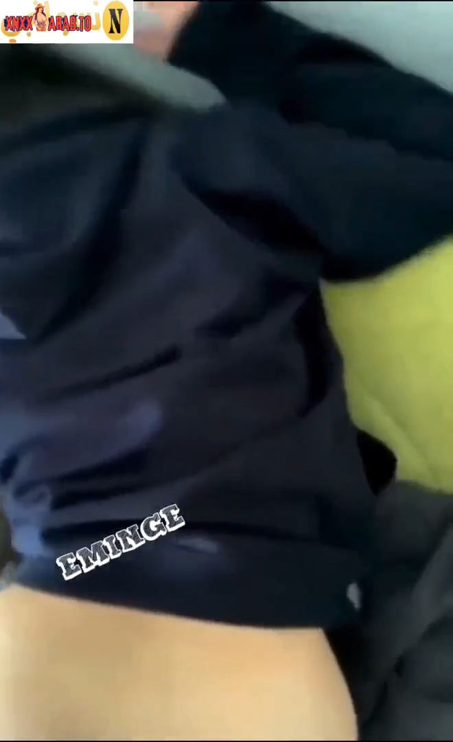 سكس عربي - خصر أنثوي باهر يتهادى بانسيابية تحت قميص ساتر: إغراء عربي خفيّ يأسِر الروح